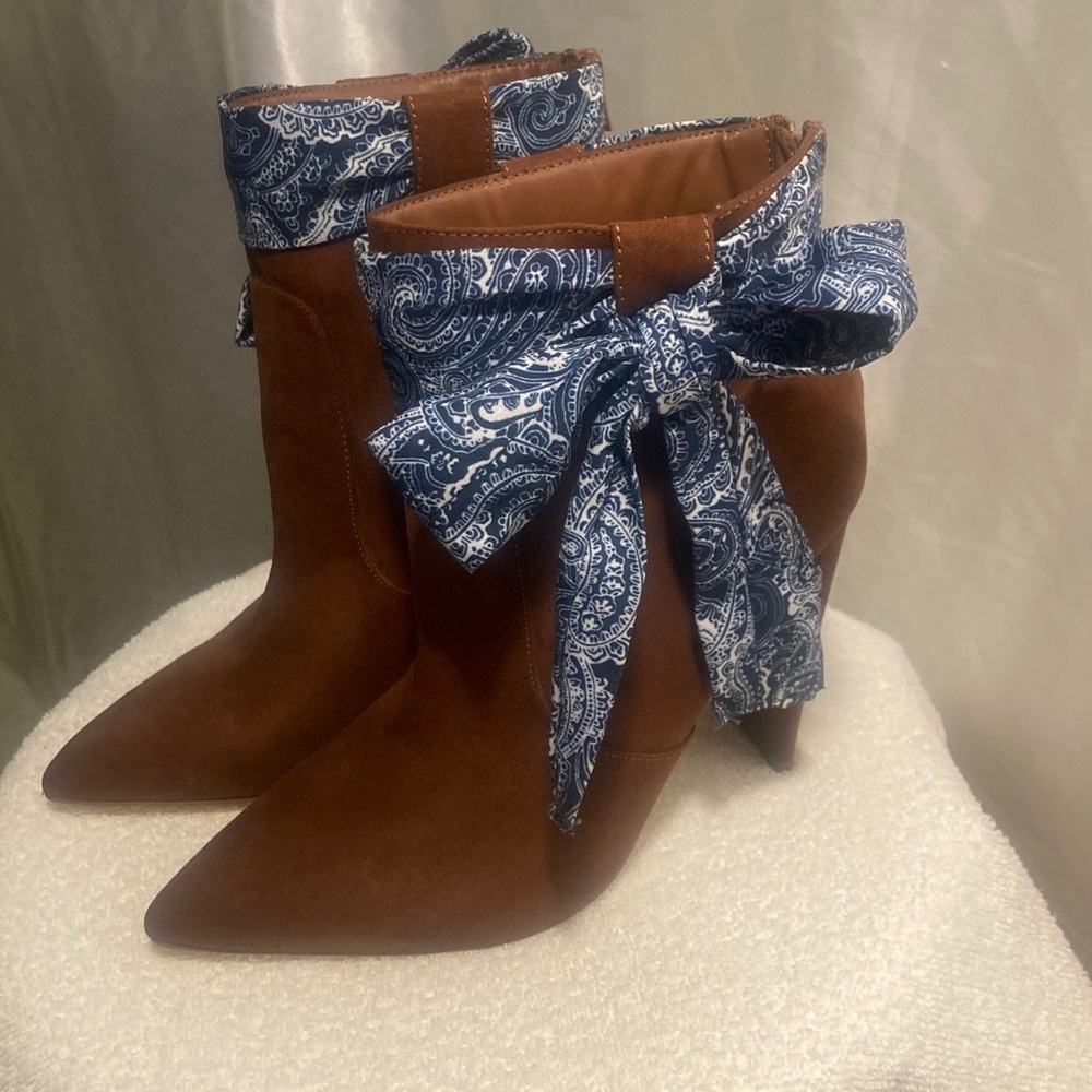 NWOT Just Fab JJD Brown Ankle Boots